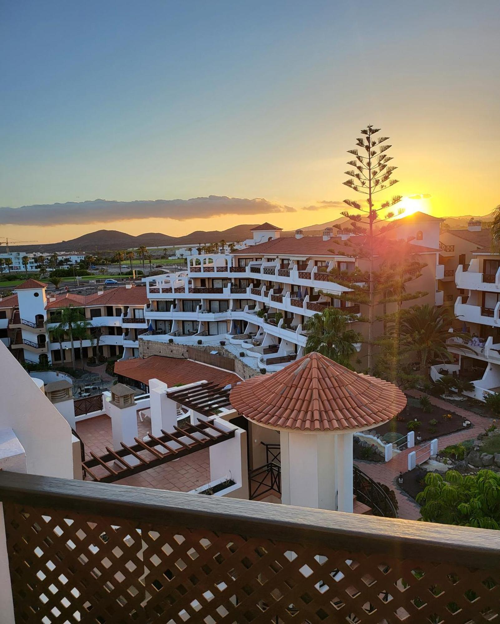 Moderno Y Luminoso Atico Con Vistas Y Piscina Apartamento