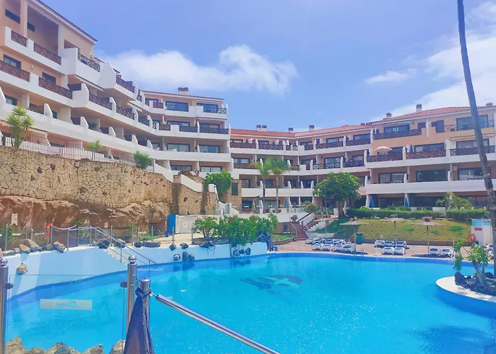 Moderno Y Luminoso Atico Con Vistas Y Piscina