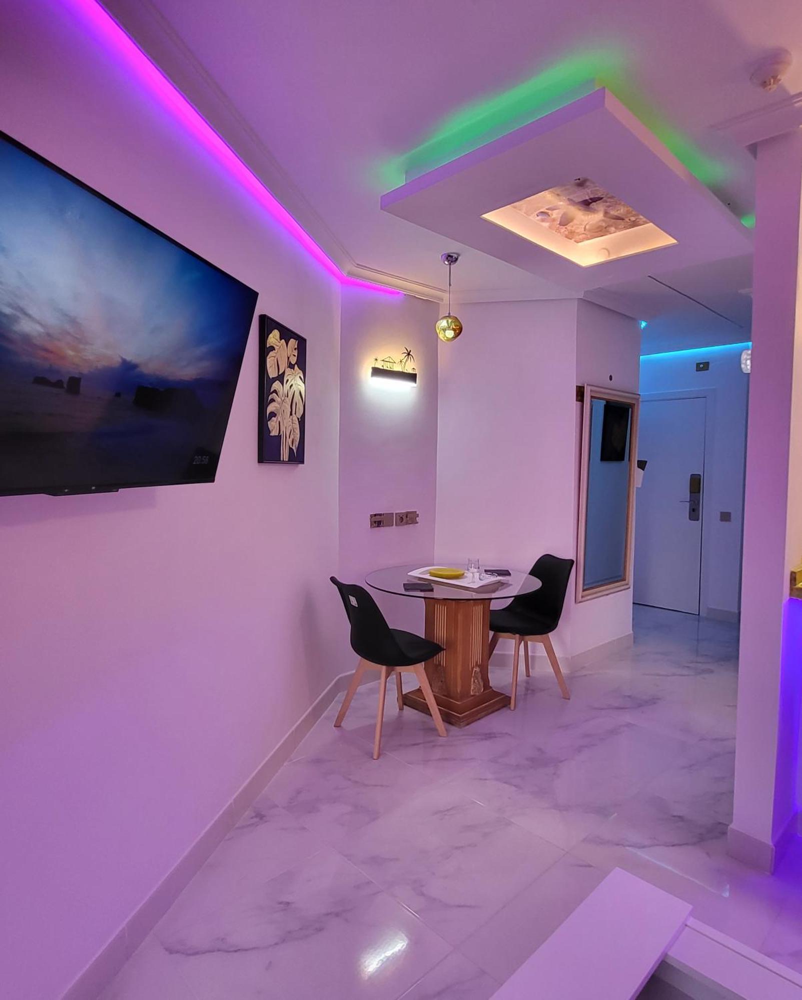 Moderno Y Luminoso Atico Con Vistas Y Piscina
